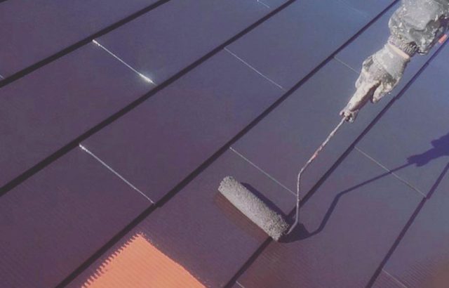 笛吹市T様邸、屋根中塗り ラジカル制御型塗料 日本ペイント ファインパーフェクトベスト