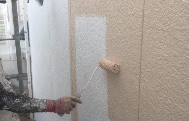 甲府市D様邸、外壁塗装中塗り 日本ペイント パーフェクトトップ