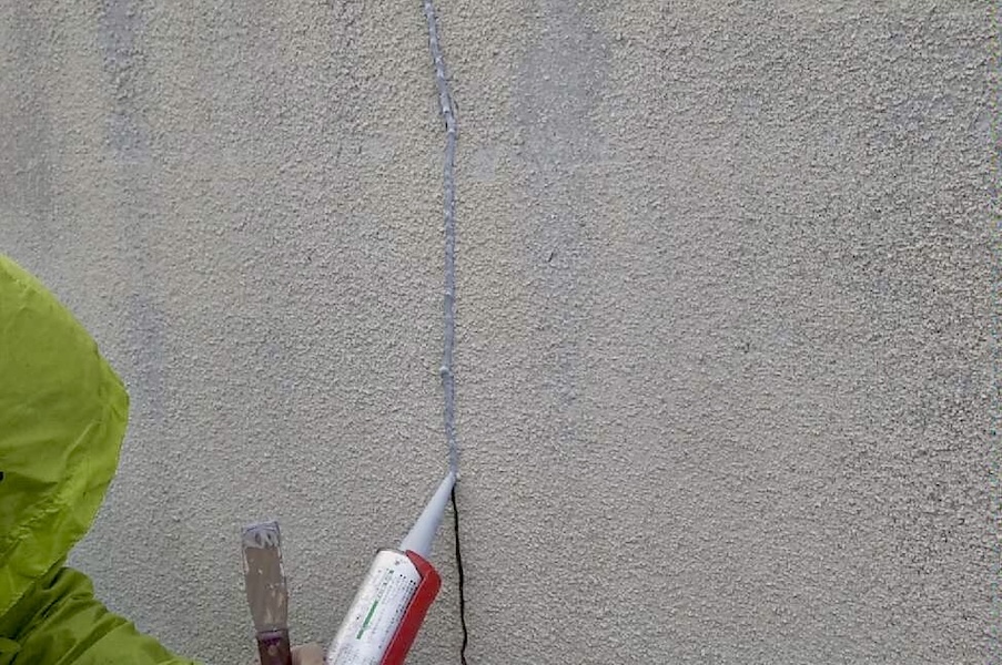 下地調整の重要なポイント2 ひび割れ、クラック補修(外壁)