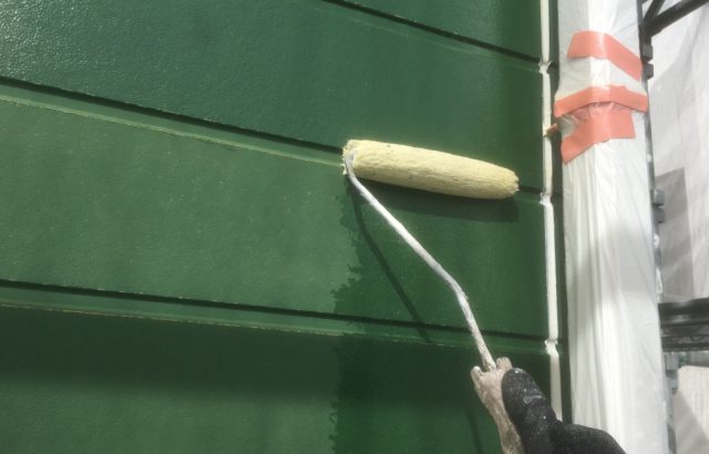 甲府市K様邸、外壁･屋根塗装工事 外壁塗装下塗り