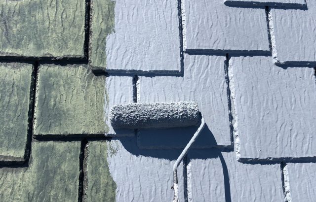 南アルプス市N様邸、外壁･屋根塗装 屋根塗装下塗り