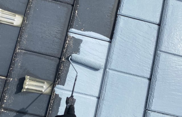 笛吹市T様邸、外壁･屋根塗装 屋根塗装下塗り1回目