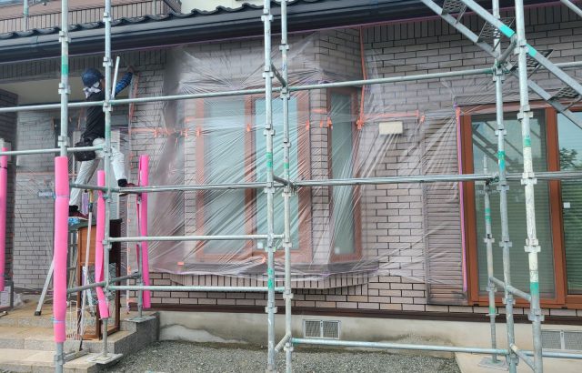 韮崎市S様邸、外壁塗装工事 養生作業