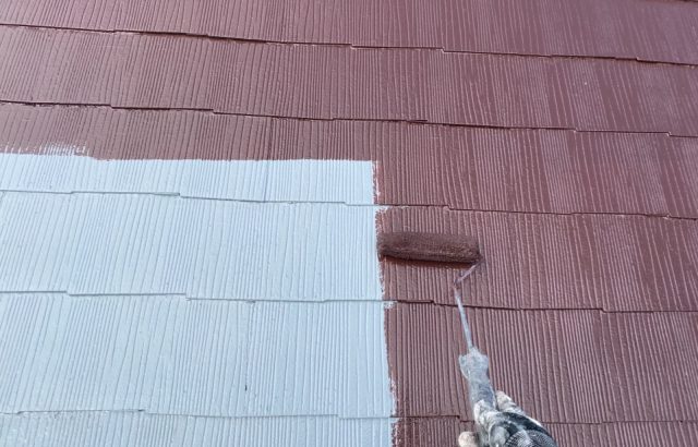 南アルプス市S様邸、外壁・屋根塗装工事 屋根塗装中塗り