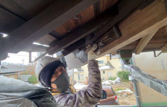 山梨県韮崎市　木部は腐食する前に塗装することが重要です