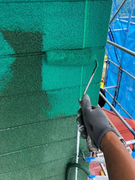 山梨県韮崎市　屋根・外壁塗装工事　外壁の中塗り〜上塗り