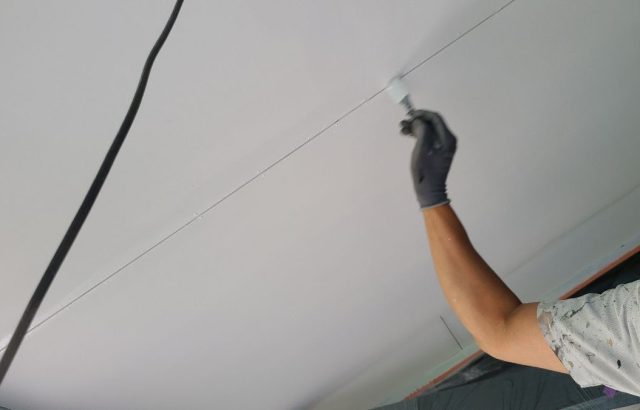 山梨県韮崎市　屋根・外壁塗装工事　軒天井と雨樋の塗装を行いました！