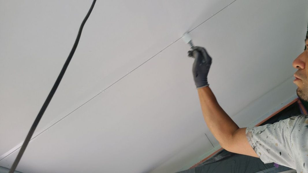 山梨県韮崎市　屋根・外壁塗装工事　軒天井と雨樋の塗装を行いました！