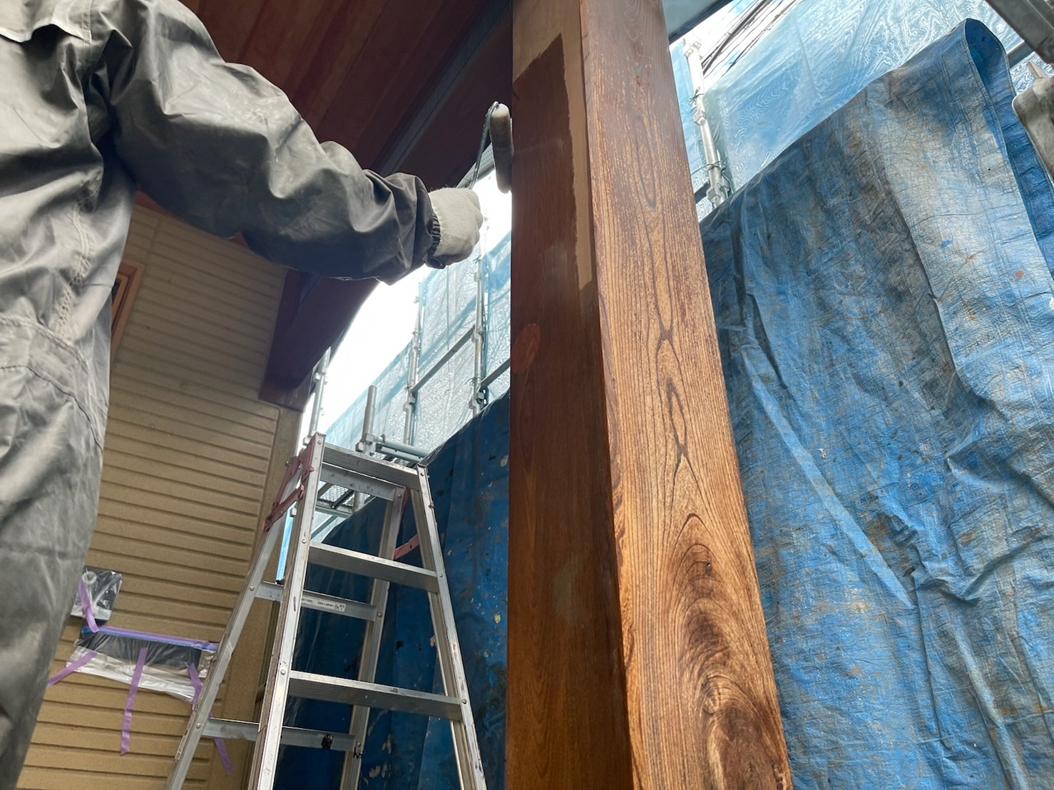 外壁塗装で行う木部塗装とは？注意点と塗装方法を解説