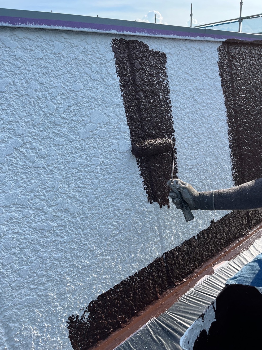 山梨県甲府市　アパート外壁・屋根塗装工事　外壁の仕上げ塗装