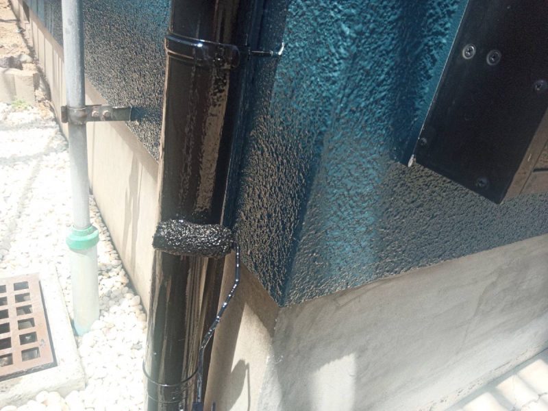 山梨県甲斐市　外壁・屋根塗装工事　雨樋塗装を行いました！雨樋補修も忘れずに！