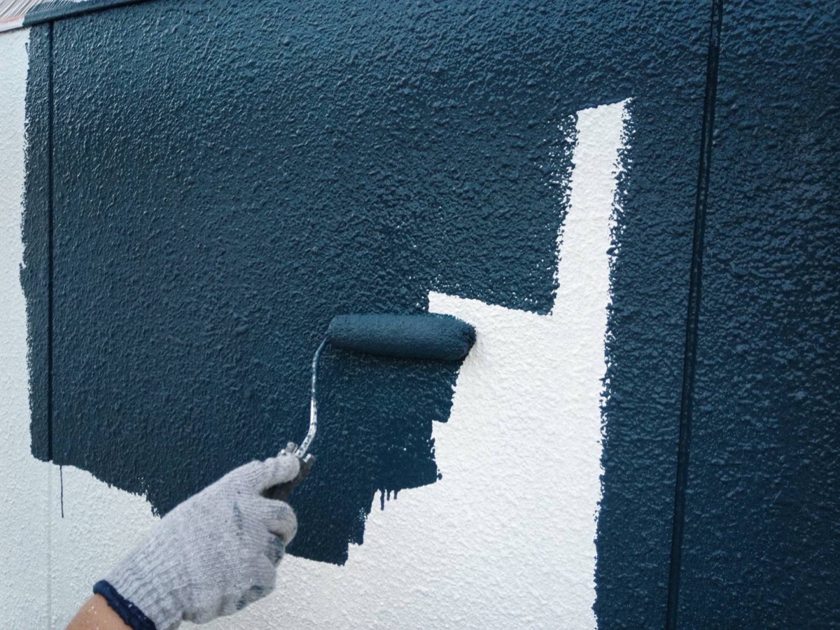 山梨県甲斐市　外壁・屋根塗装工事　外壁の下塗り〜中塗り〜上塗りを行いました