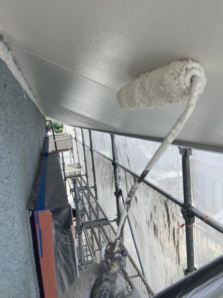 山梨県甲斐市　外壁・屋根塗装工事　雨戸と軒天井の塗装