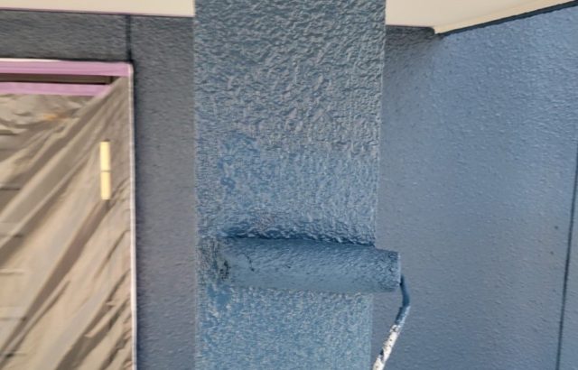 山梨県甲斐市　外壁・屋根塗装工事　外壁の下塗り〜中塗り〜上塗りを行いました