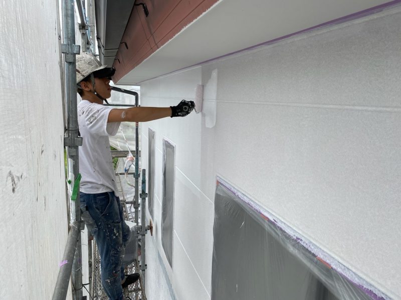 山梨県中巨摩郡昭和町　外壁塗装工事　養生作業と下塗りの塗装回数