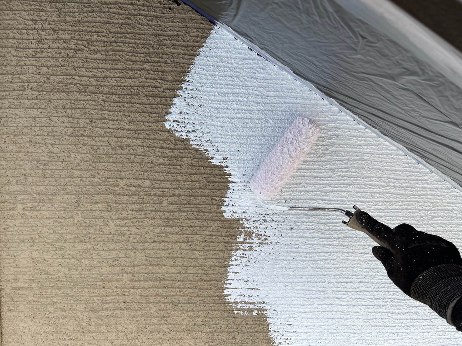 山梨県甲斐市　外壁・屋根塗装工事　コーキング工事～外壁の下塗り