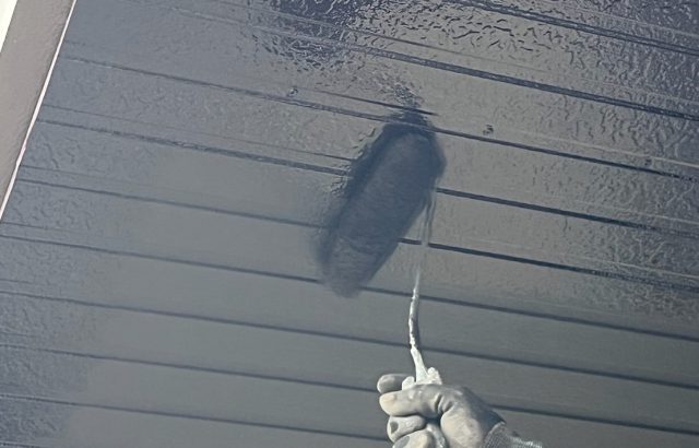 山梨県甲斐市　外壁・屋根塗装工事　軒天井の塗装と現場養生