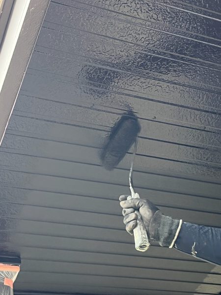 山梨県甲斐市　外壁・屋根塗装工事　軒天井の塗装と現場養生