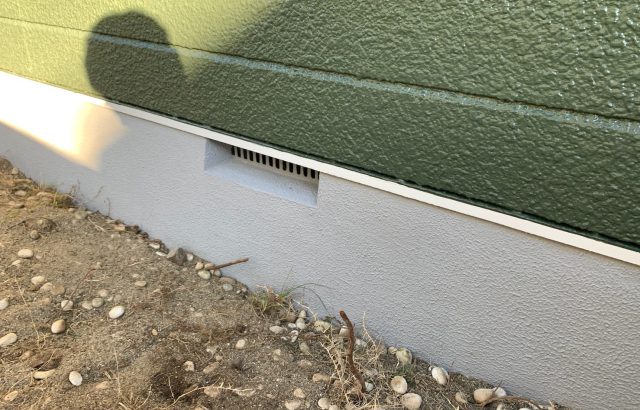 山梨県山梨市　S様邸　屋根・外壁塗装工事　基礎の塗装を行いました！