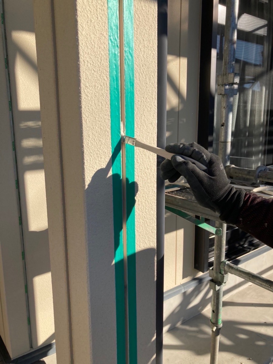 山梨県山梨市　屋根・外壁塗装工事　外壁目地のコーキング打ち替え工事