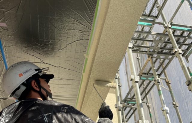 山梨県山梨市　屋根・外壁塗装工事　軒天井とバルコニー下の塗装