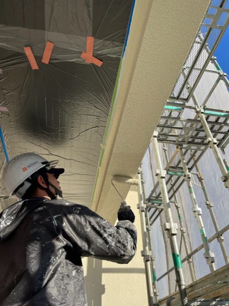 山梨県山梨市　屋根・外壁塗装工事　軒天井とバルコニー下の塗装