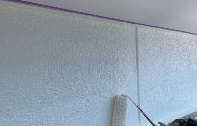 山梨県甲斐市　屋根・外壁塗装工事　外壁の中塗り〜上塗り