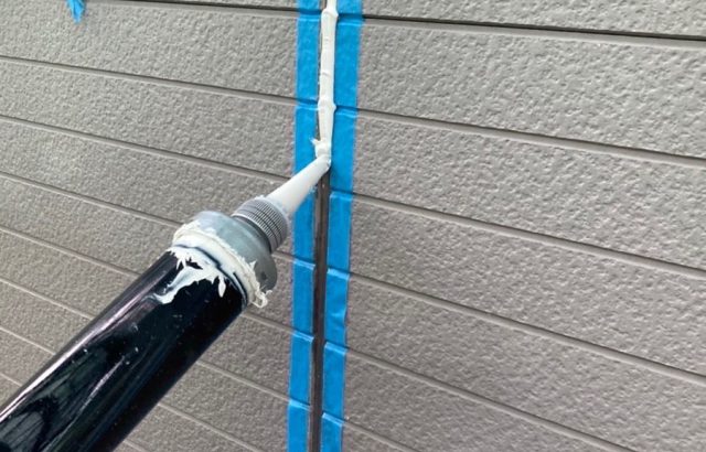 山梨県甲斐市　屋根塗装・外壁塗装工事　サイディング目地シーリング打ち替え工事
