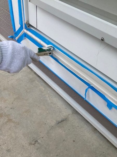 山梨県甲斐市　屋根塗装・外壁塗装工事　開口部のコーキング工事