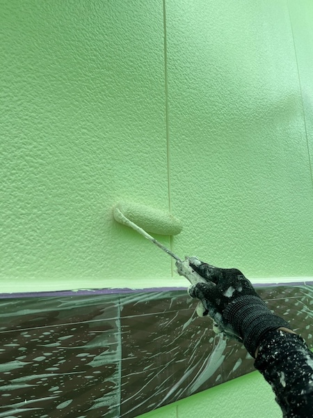 山梨県南都留郡富士河口湖町　屋根塗装・外壁塗装工事　外壁の下塗りを行いました！