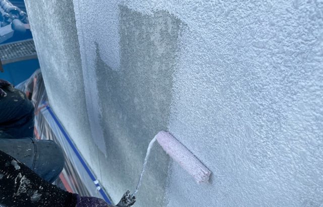 山梨県笛吹市　外壁塗装工事　外壁の下塗り　シーラー塗布
