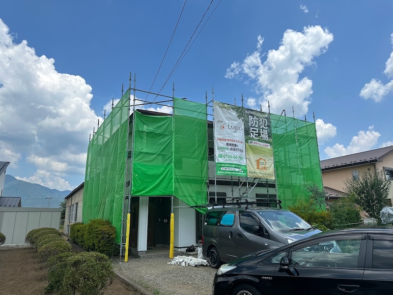 山梨県南都留郡富士河口湖町　屋根塗装・外壁塗装工事　足場を設置する目的と節約のポイント