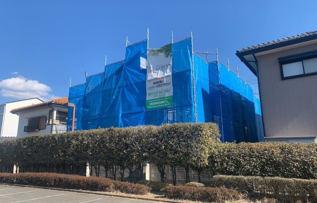 山梨県甲府市　アパート　外壁塗装工事　足場の組み立て設置
