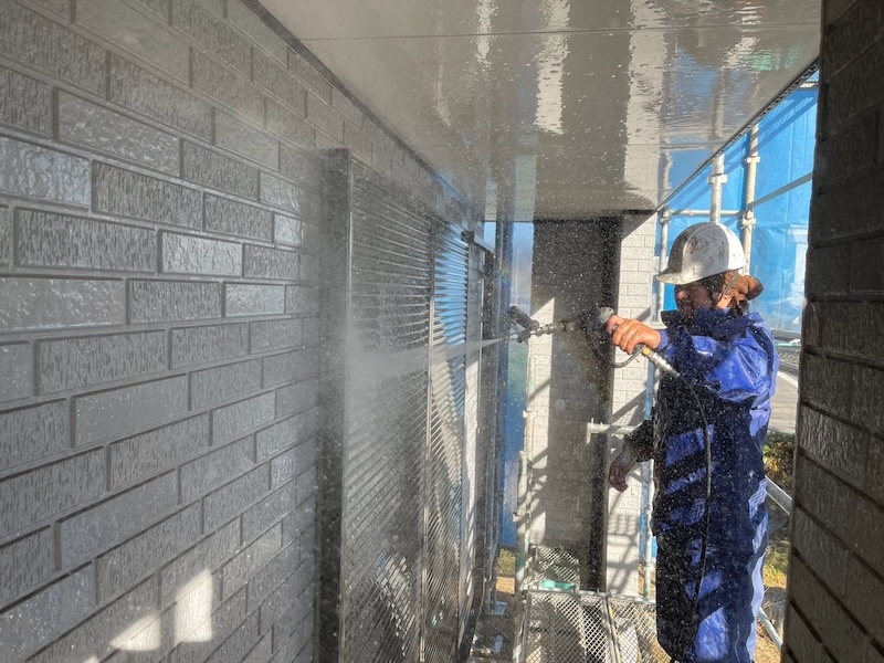 山梨県甲府市　アパート　外壁塗装工事　下地処理 高圧洗浄を行いました！