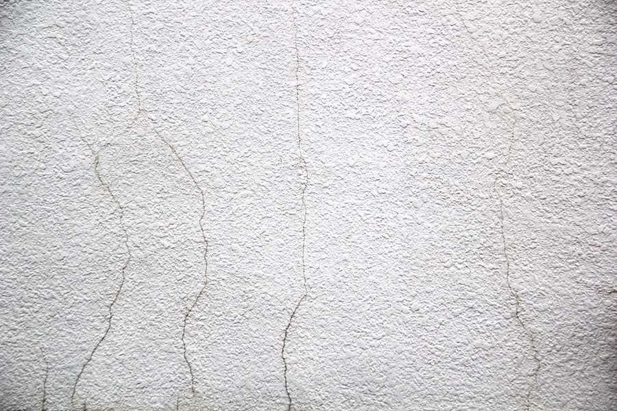 そのままにしておくと大変！外壁クラックの補修方法を解説