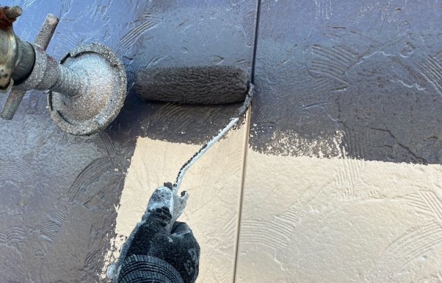 山梨県甲府市｜外壁塗装の中塗りとどんな工程？