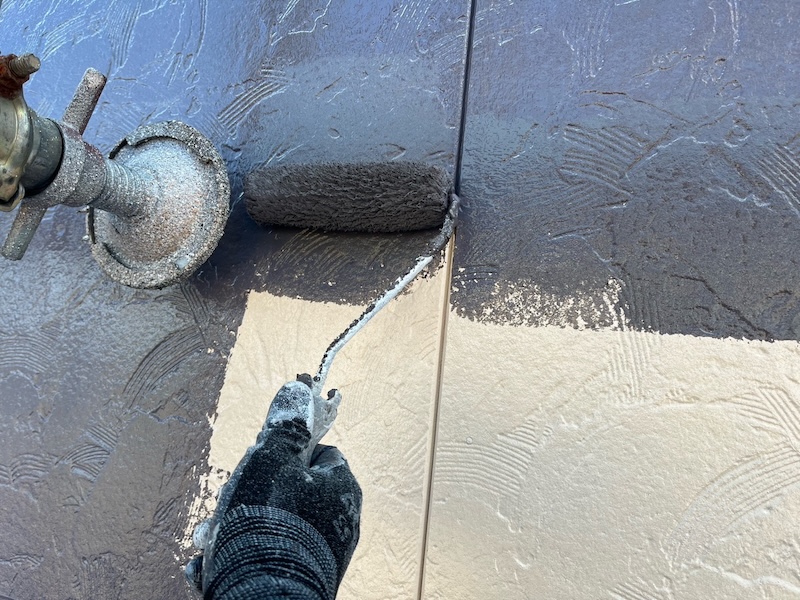 山梨県甲府市｜外壁塗装の中塗りとどんな工程？