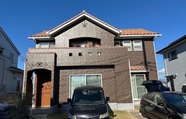 山梨県甲府市 外壁塗装・付帯部塗装工事「職人さんが一生懸命に行なってくださり、すてきな外観に仕上がりました」