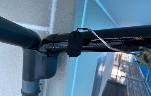 山梨県山梨市｜色褪せた雨樋は塗装できれいに！