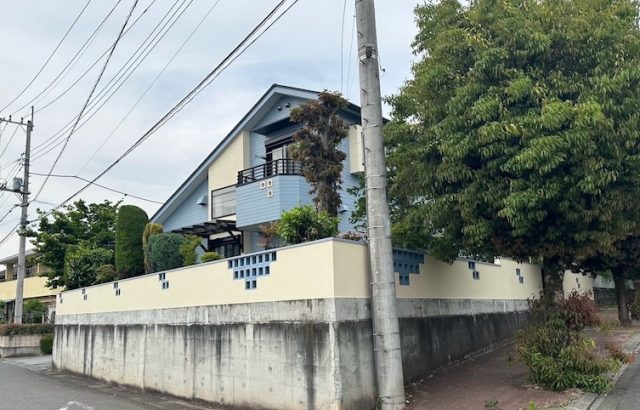 山梨県甲斐市 屋根工事・外壁塗装工事「家がきれいになって一生懸命工事してくれた職人さんに感謝しています」