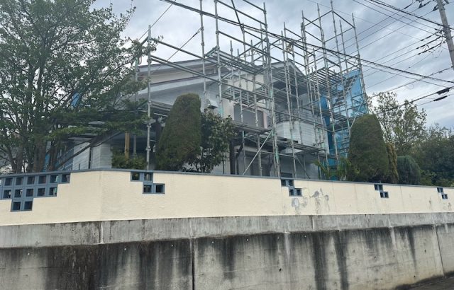 足場なしでも塗装できる？足場を設置する目的｜山梨県甲斐市