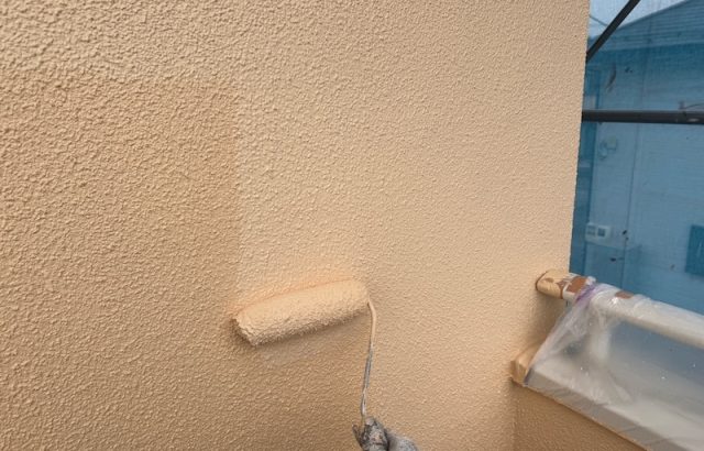 山梨県南アルプス市｜外壁塗装の中塗りと上塗り工程、上塗り塗料を選ぶ3つのポイント